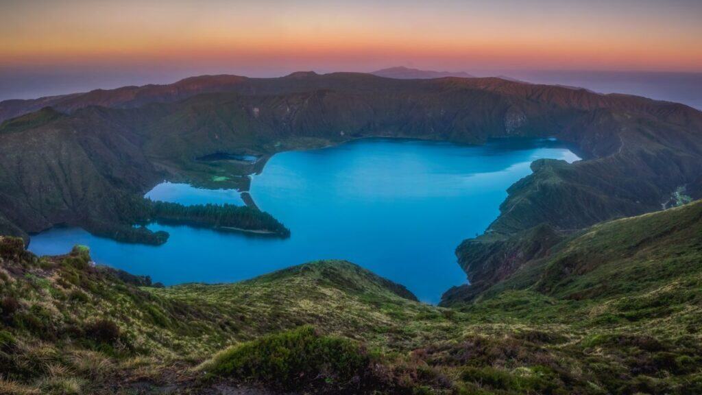 Stunningly beautiful volcanica crater lake Lagoa do Fogo (fire lake) Sao Miguel, Azores, Portugal