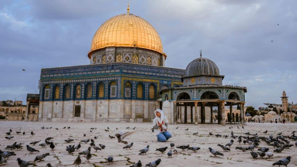 muslim woman feeding pigeons on the al Aqsa mosque area